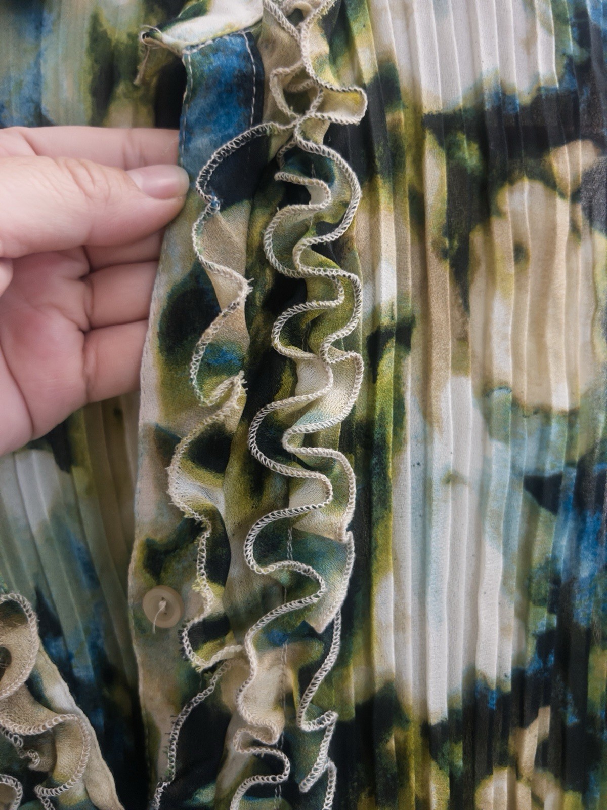east 5th Women’s Multicolor Abstract Ruffle Sleeveless Button-Up Blouse M