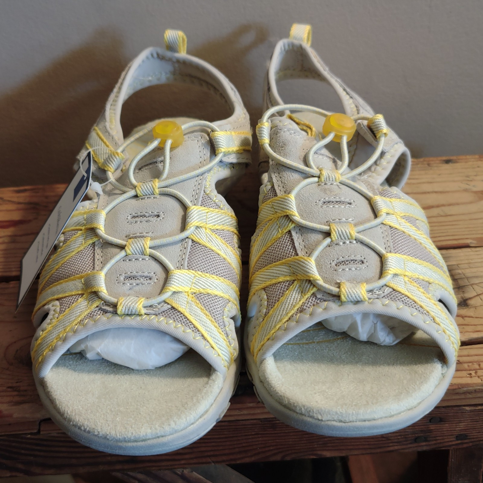 Croft & Barrow New with Tags Hiking/Sandals/Shoes Size 8 Gray/Yellow