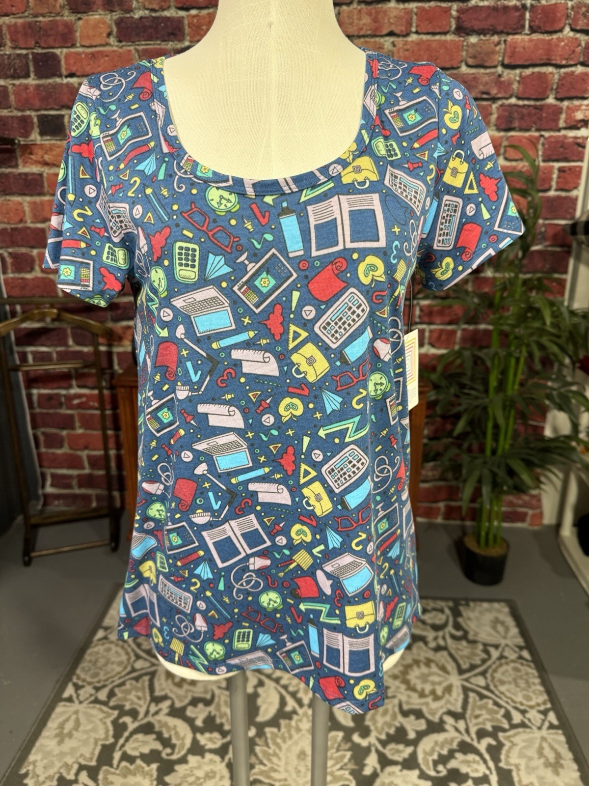 LuLaRoe Women’s Short Sleeve Classic Tee Size Small NWT