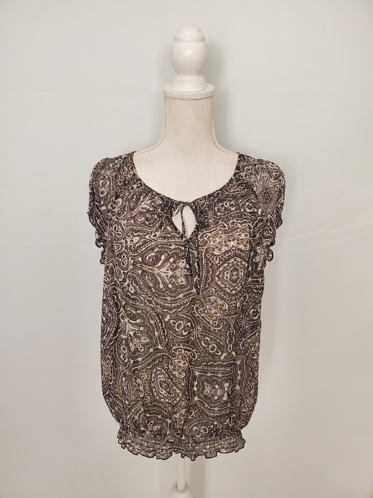 Liz Claiborne Black & White Sheer/Unlined Elastic Waist Top Women’s Large.