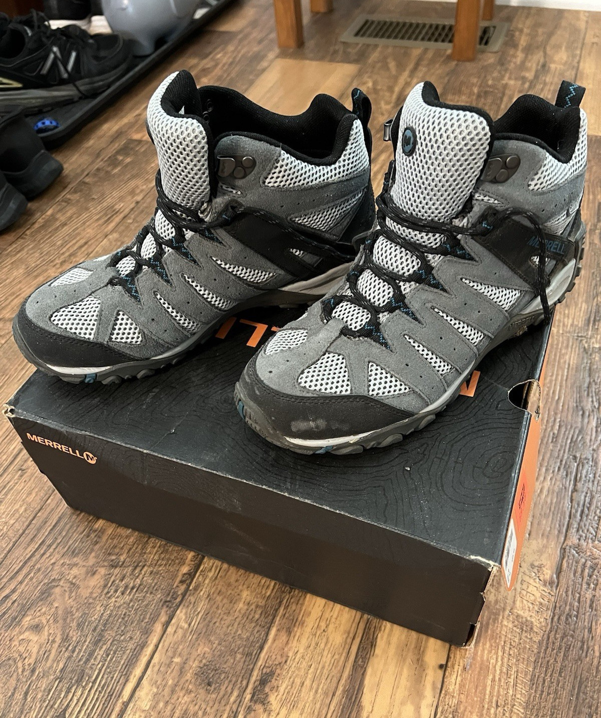 Merrell Accentor 2 Vent Mid WP Hiking Shoes Gray/Black Men’s US 9 M Pre-Owned