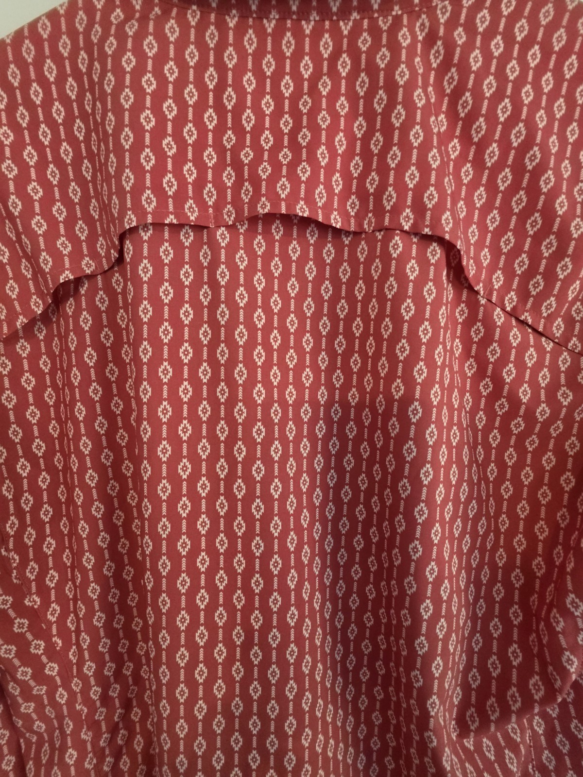 AriatTEK Women’s Medium Long Sleeve Button Shirt Geometric Diamond Print Pink