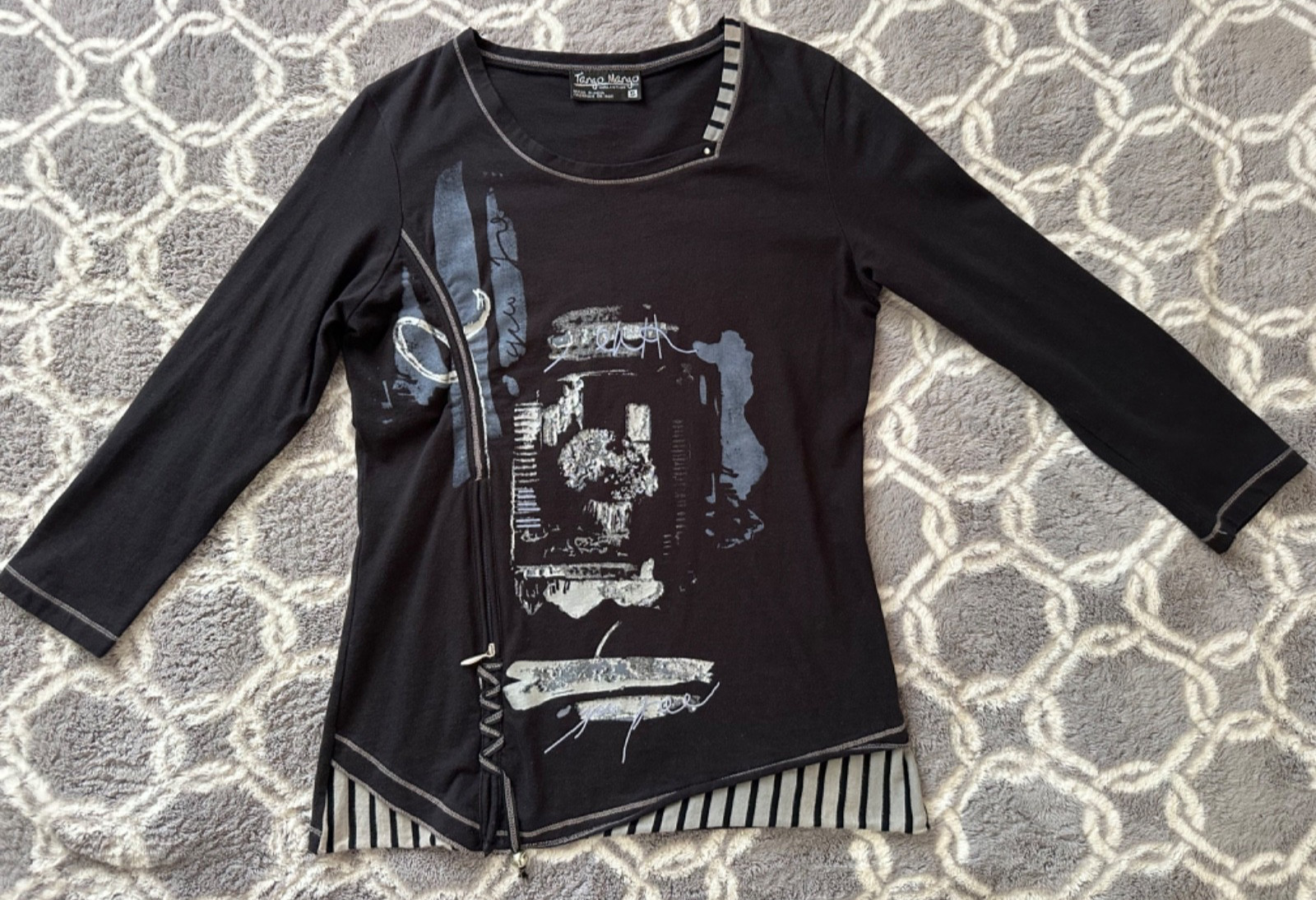 Tango Mango Women’s Artsy Top Size Small Black Graphic 3/4 Sleeve Blouse