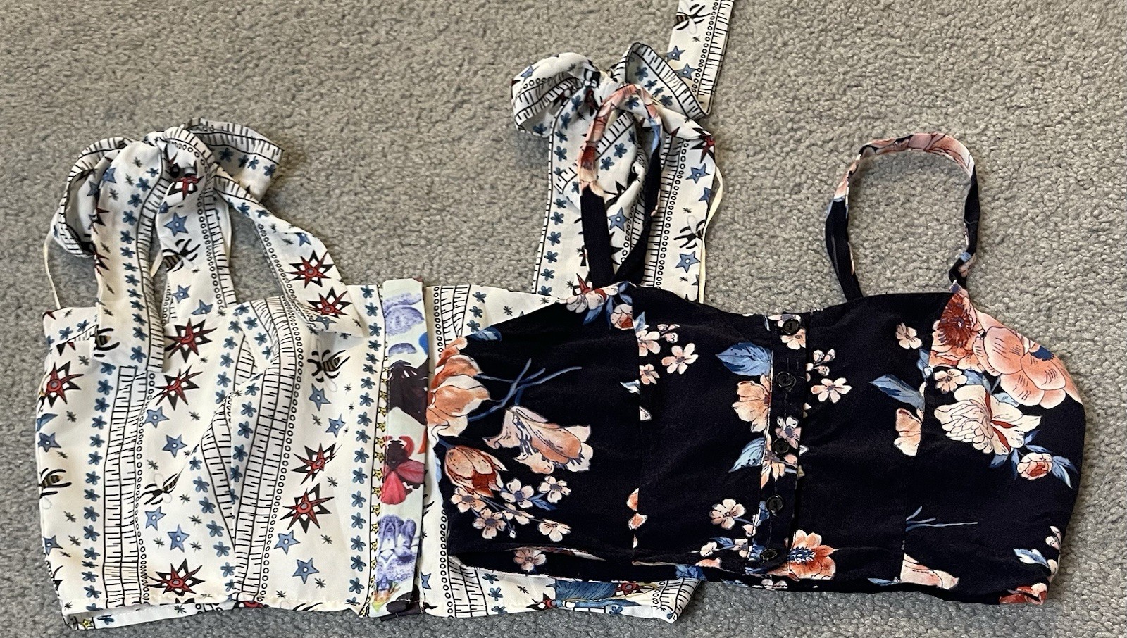 1+ FREE L’Atiste Crop Tank Top Women’s Sz S Flowers Stars Front Buttons Modern