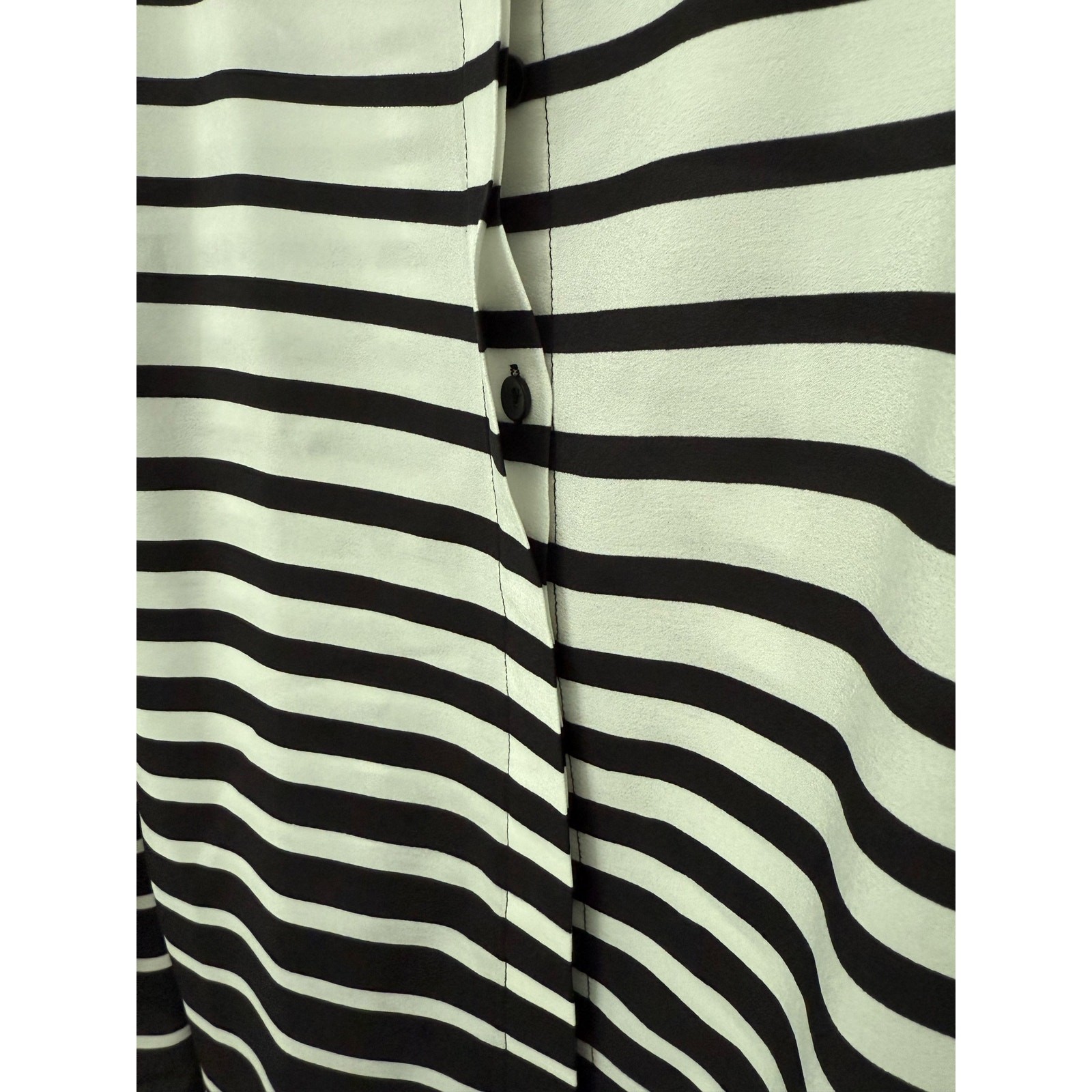Zoe & Rachel Women’s Long Sleeve Button-Up Blouse Black and White Ombre Striped