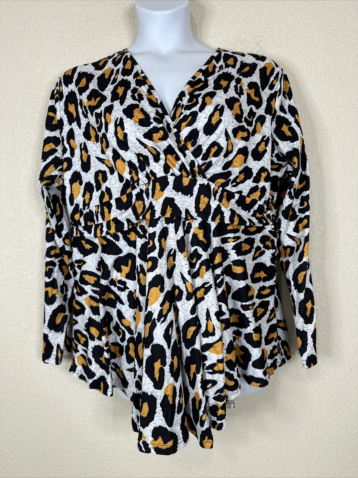 NWT Allegrace Womens Plus Size 3X Animal Print V-neck Stretch Blouse Long Sleeve