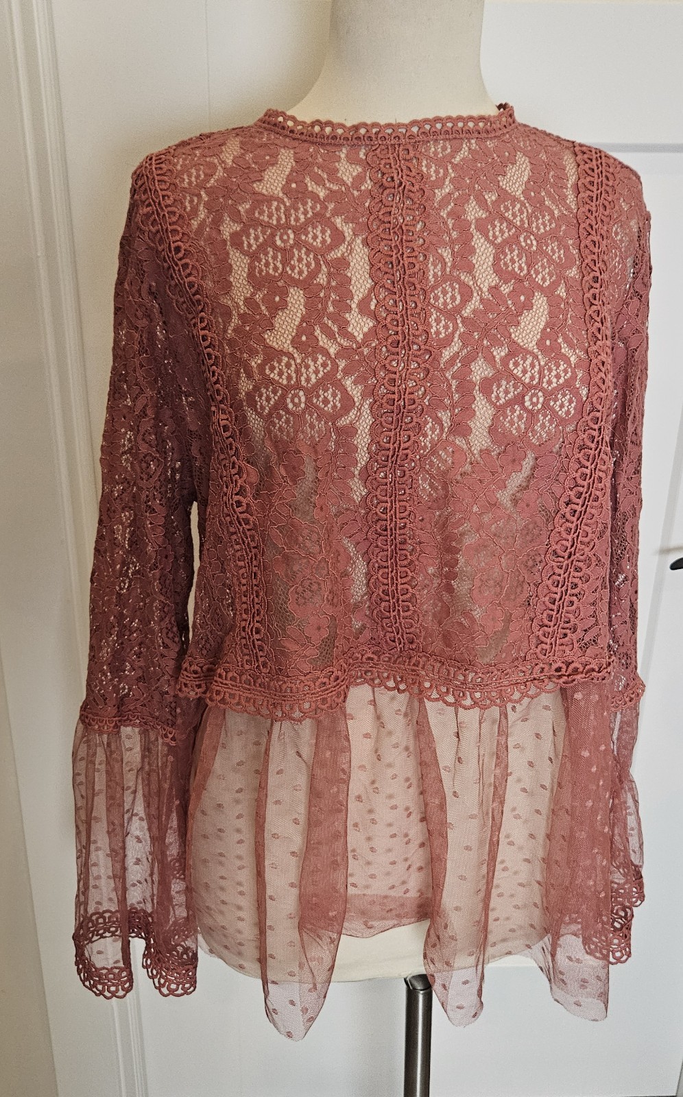 Free People Lily Bell Sleeve Blouse Women’s XL Mauve Scallop Lace Ruffle Top