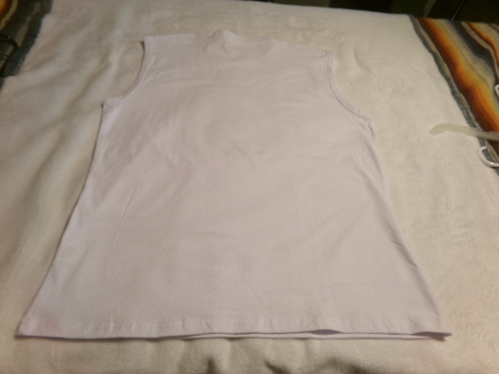 NATIVE AMERICAN MOTIF WOMEN SLEEVELESS SHIRT, XL, WHITE W/MULTICOLOR, NEW, NICE