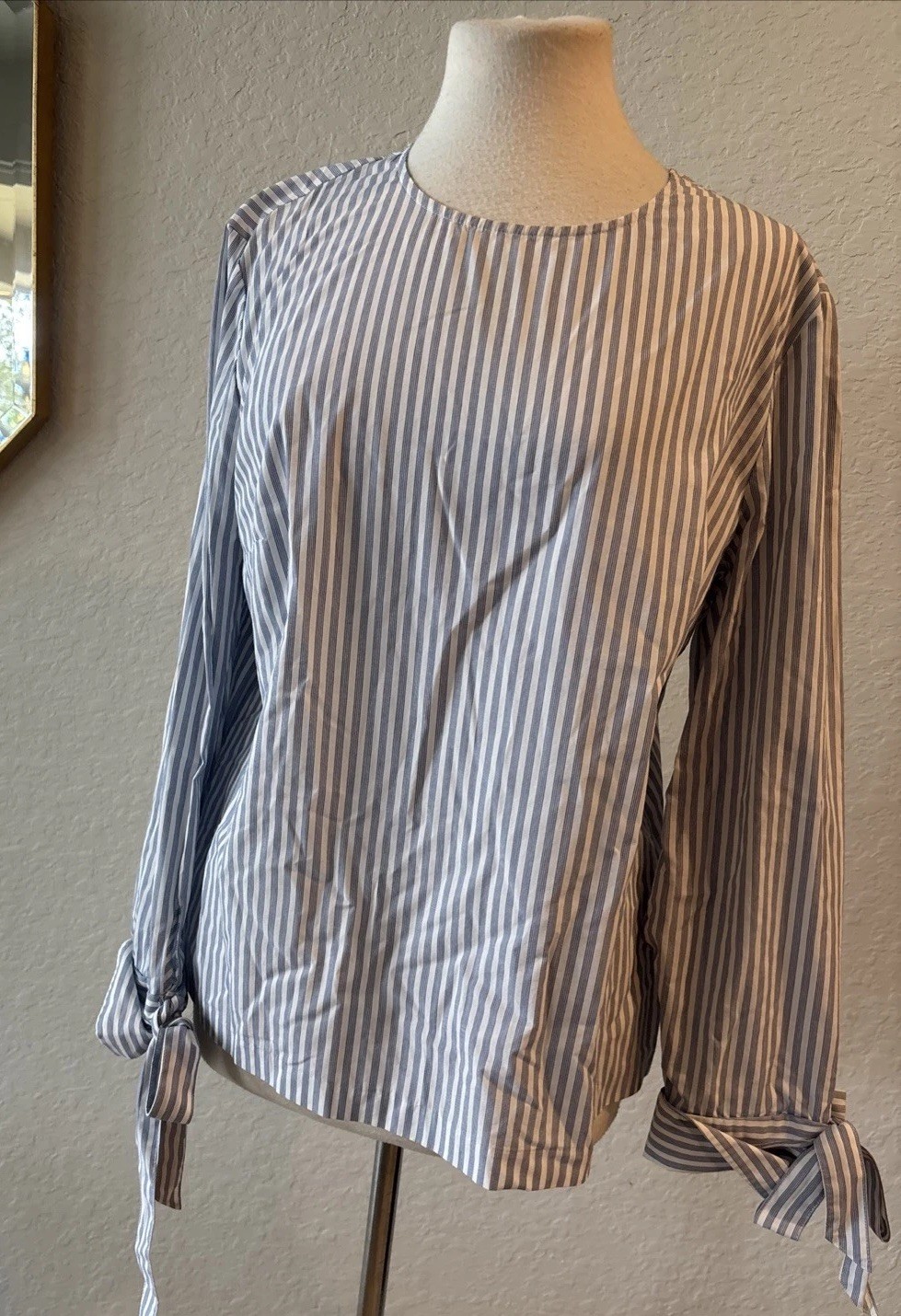 Women’s Banana Republic L White And Blue Stripes Tie Cuff Blouse Top