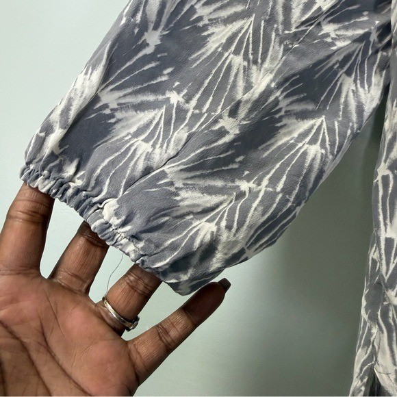 Cynthia Rowley Silk Gray White Abstract Print Blouse Top