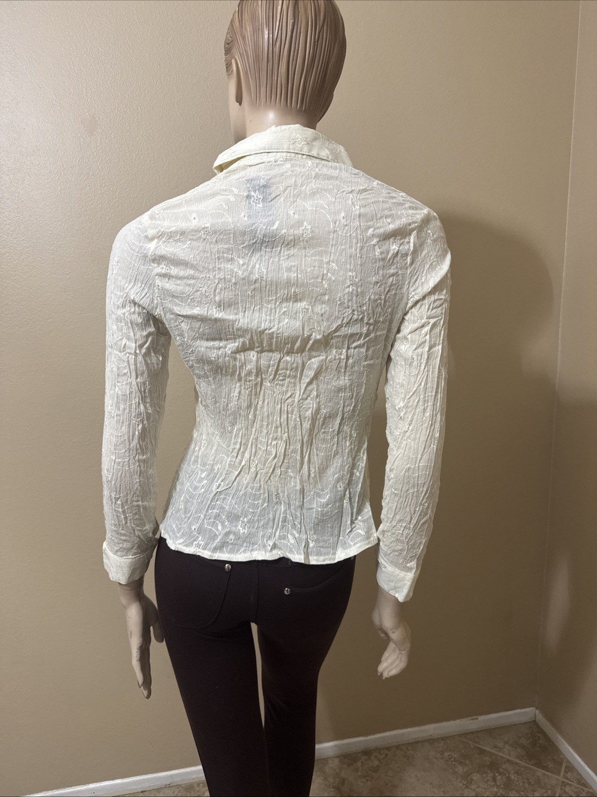 Women’s Ivory Rayon Casual Classic Stretch Embroidered Size L Button-up Top