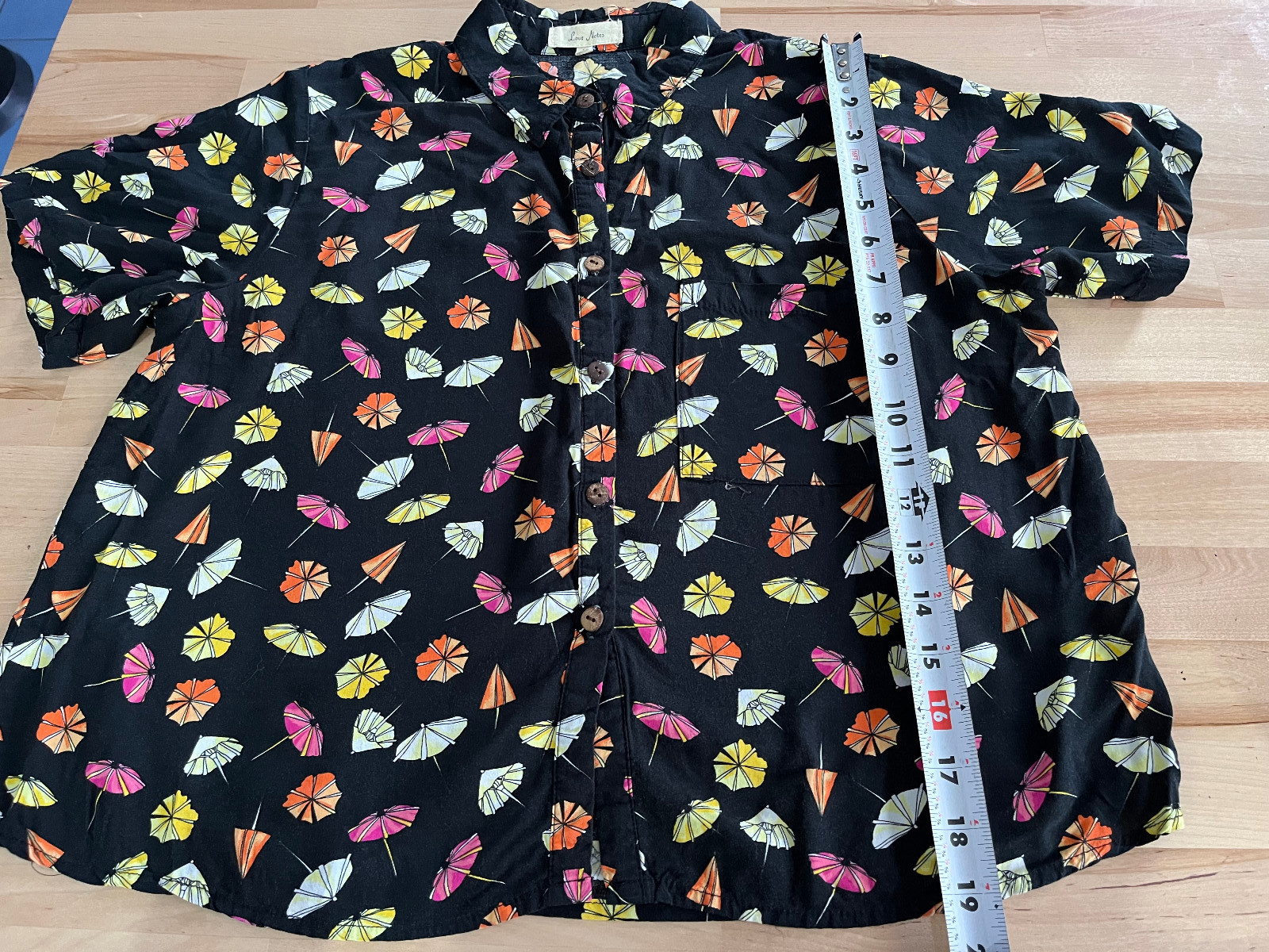Love Notes Black w/ Umbrella Design Short Sleeve Button Down Crop Top Women’s M