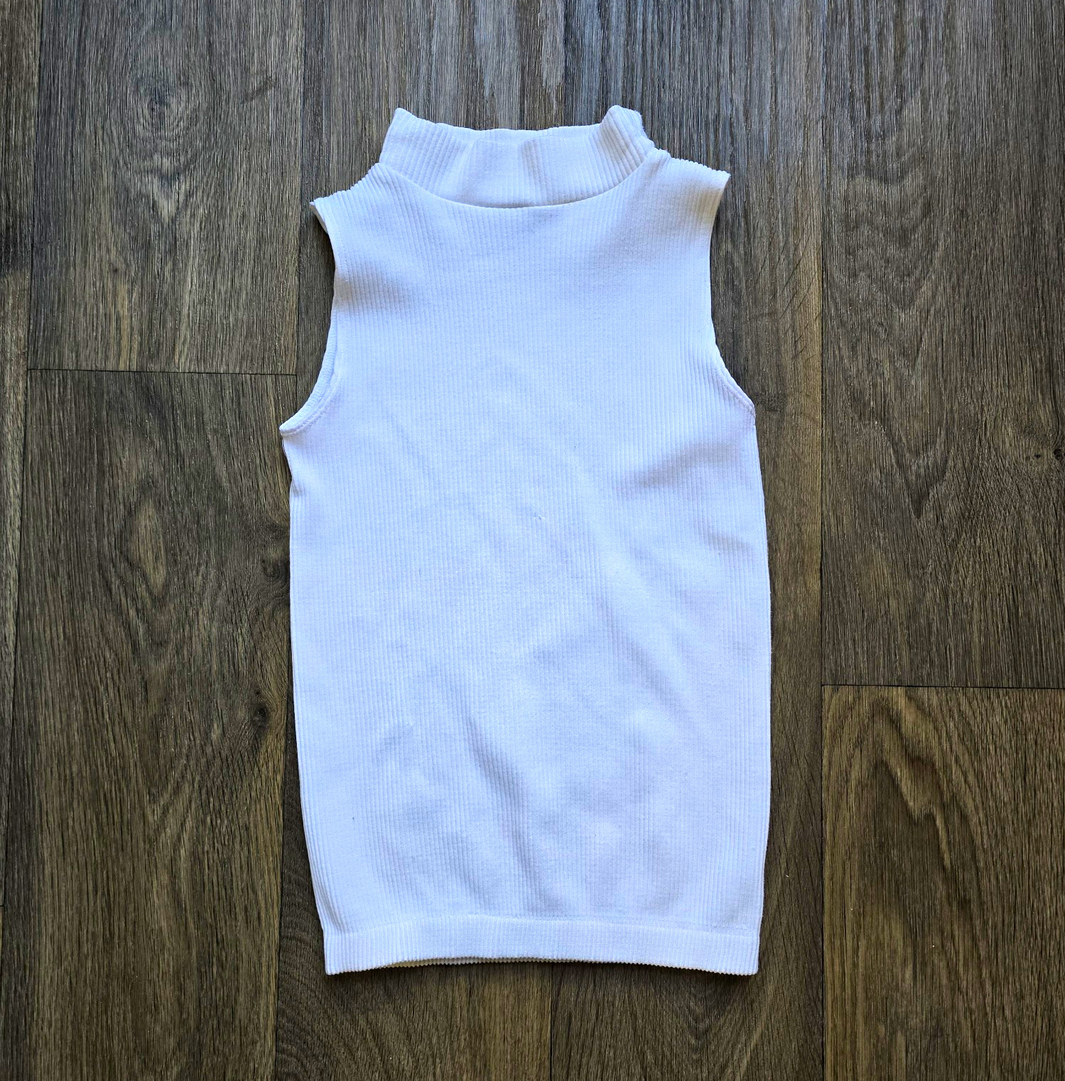 LOVE 83 Women’s White Ribbed Sleeveless Mock Neck Top Size S/M