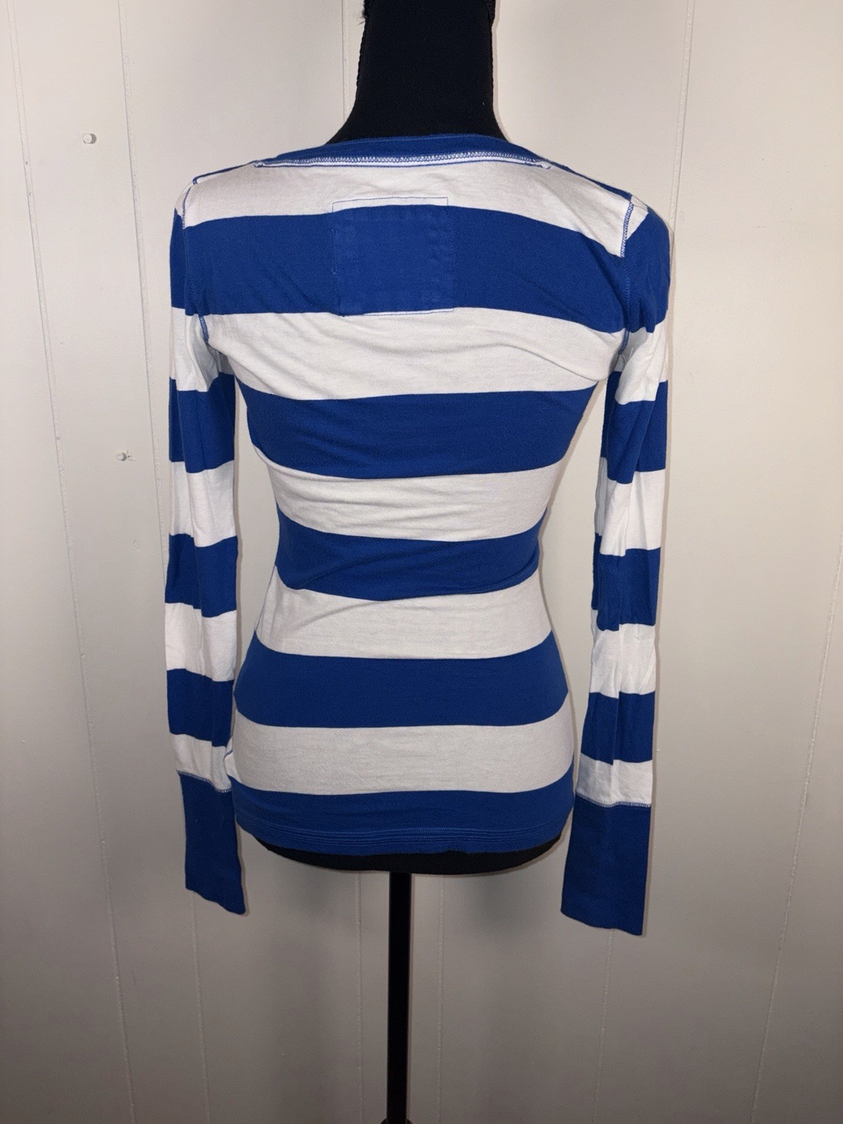 abercrombie y2k striped v neck blue white think stripe xs Moose