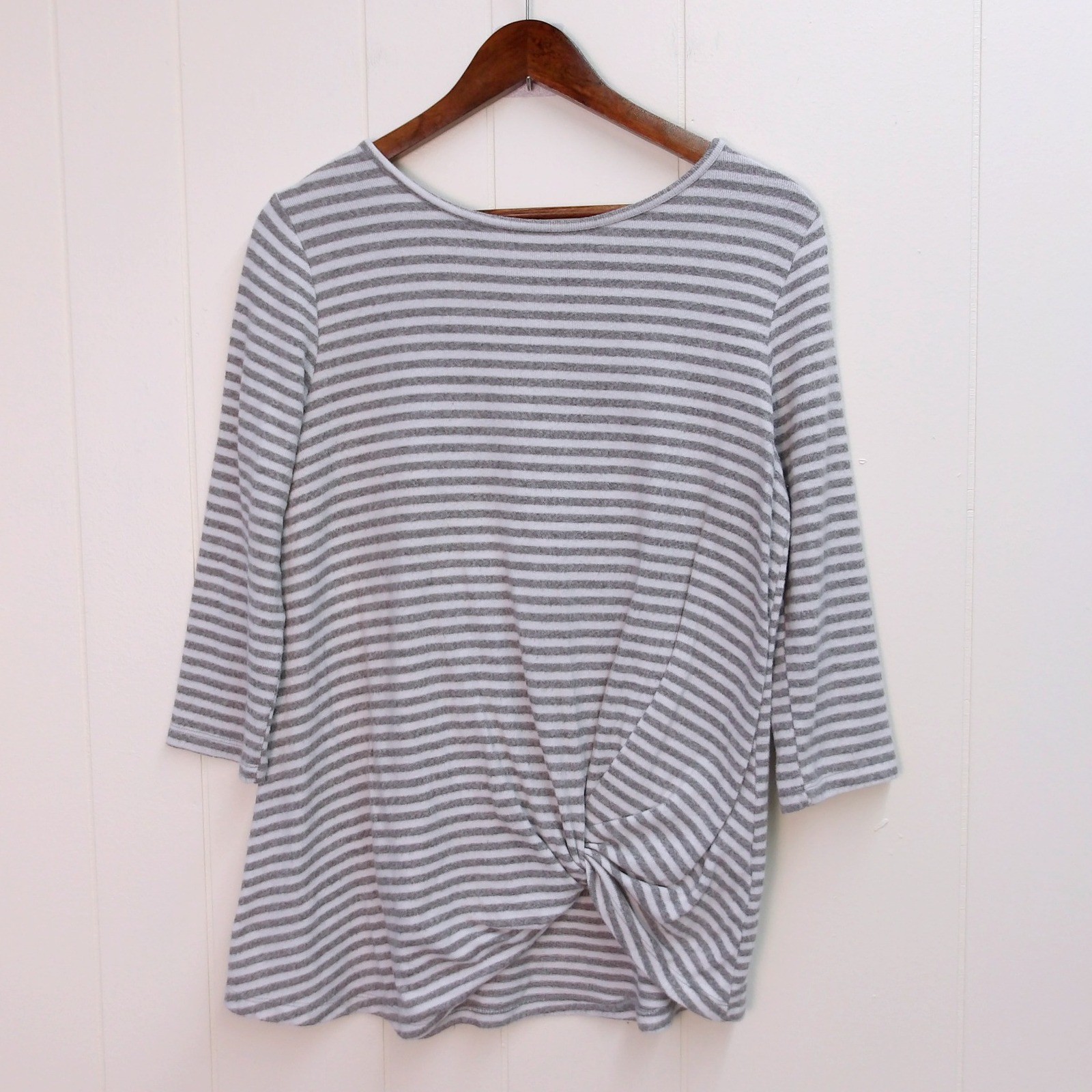 Thyme & Honey Gray White Striped Sleeveless Knit Top – Medium