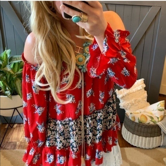 Hayden Los Angeles Red Floral Off Shoulder Tiered Top Large Boho Bell Sleeve L