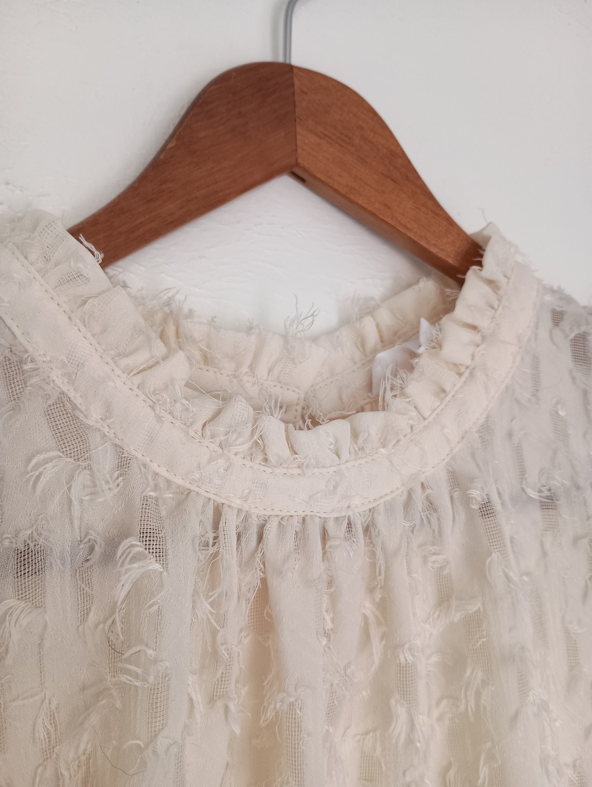 THML Blouse Ivory Textured Sleeveless Ruffle Fringe Button Round Neck M