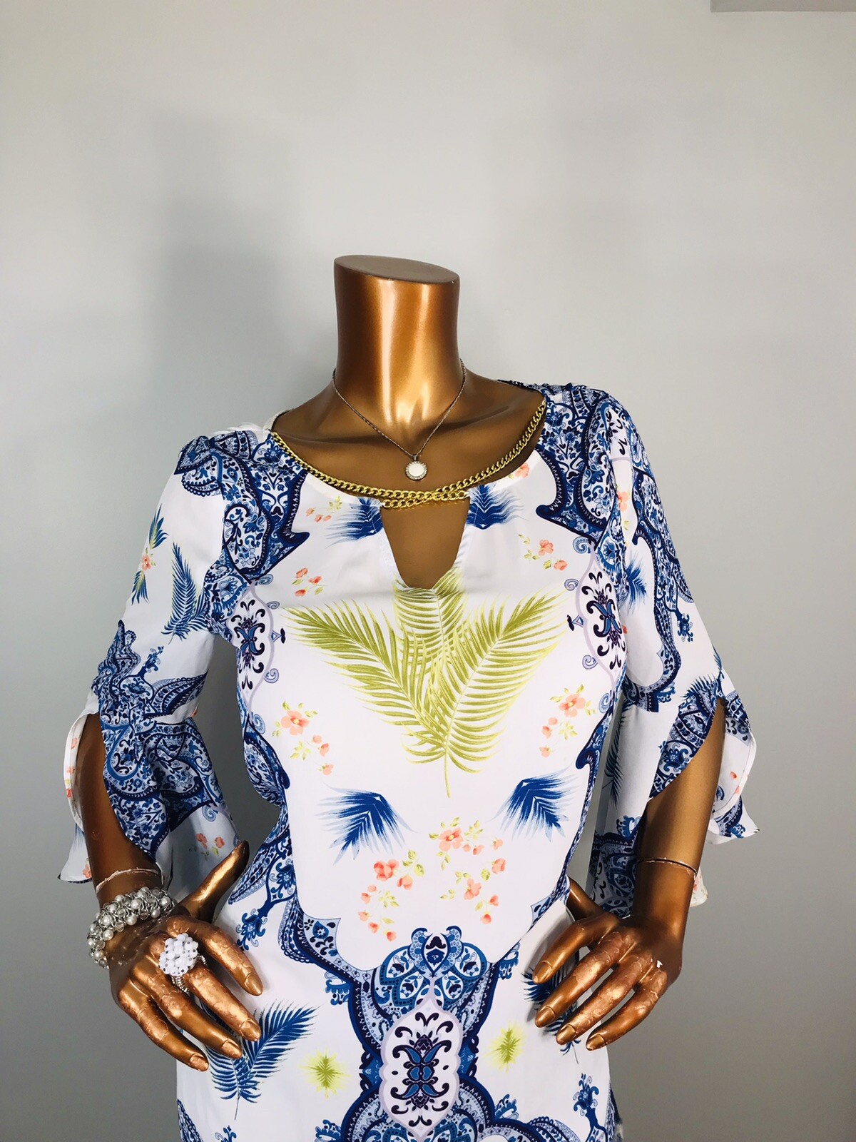 Bold Elements M Top Floral Multi Print Golden Chain Blouse 3/4 Bell Slvs Low Cut