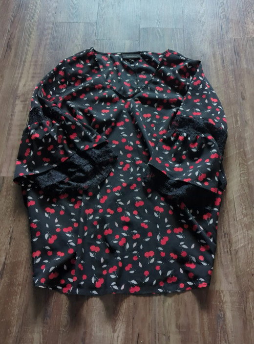 Lane Bryant Cherry Print Lace 3/4 Sleeve Blouse Size 18/20