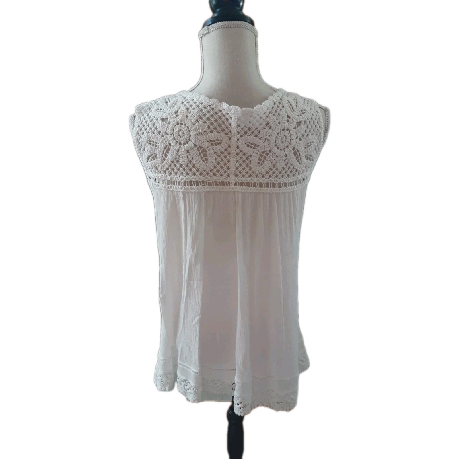 Mur Mur L Ivory Crochet Lace Embroidered Sleeveless Top 100% Rayon Scoop Neck
