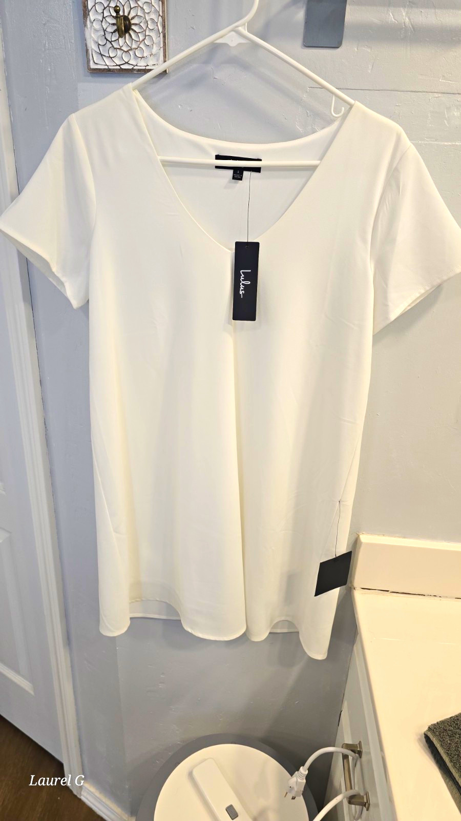 Lulus Women’s White Solid V-Neck Short Sleeve Woven Polyester Blouse S