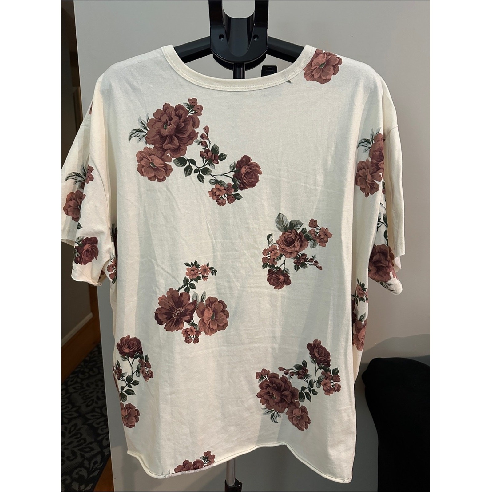 Torrid Cream Short Sleeve Boxy Tee with Mauve Floral Print Size 2