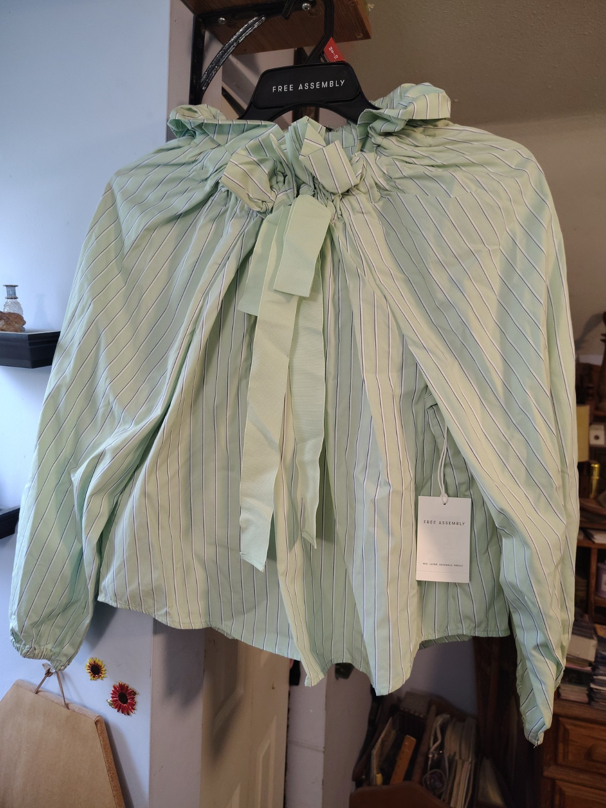 Free Assembly Women’s Medium (8-10) Green White Stripe Puff Tie Neck Blouse New