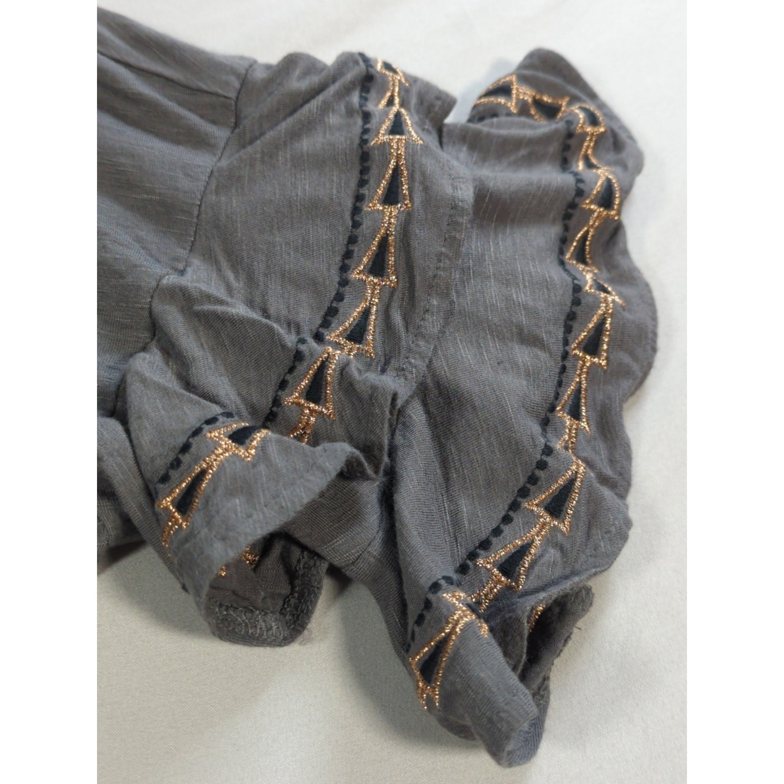 APT. 9 Womens Gray Ruffle Sleeve Top Rayon Spandex Size M Casual Boutique Shirt