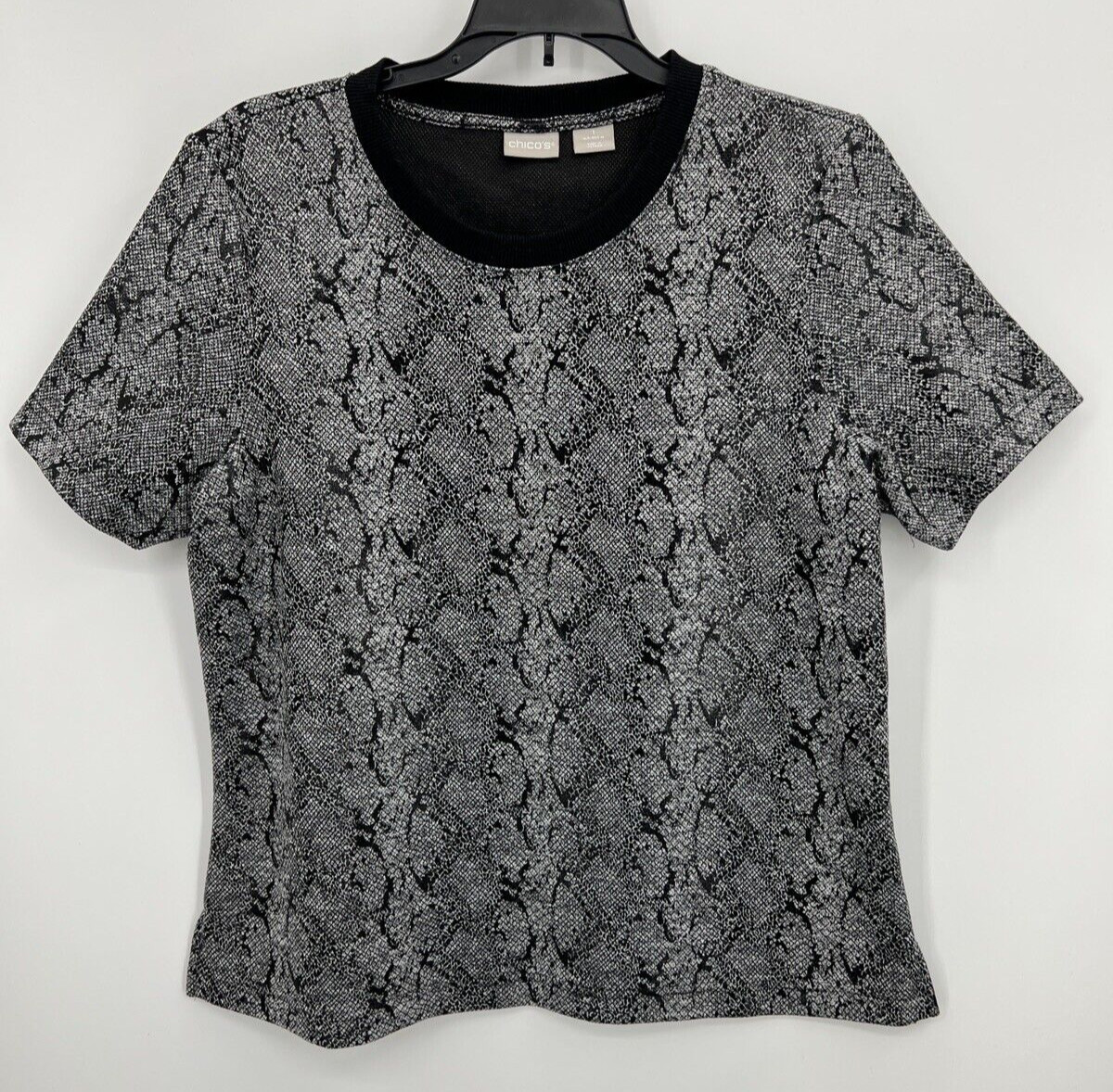 Chicos Top Womens Medium 1 Black Gray Reptile Print Short Sleeve Artsy Pullover