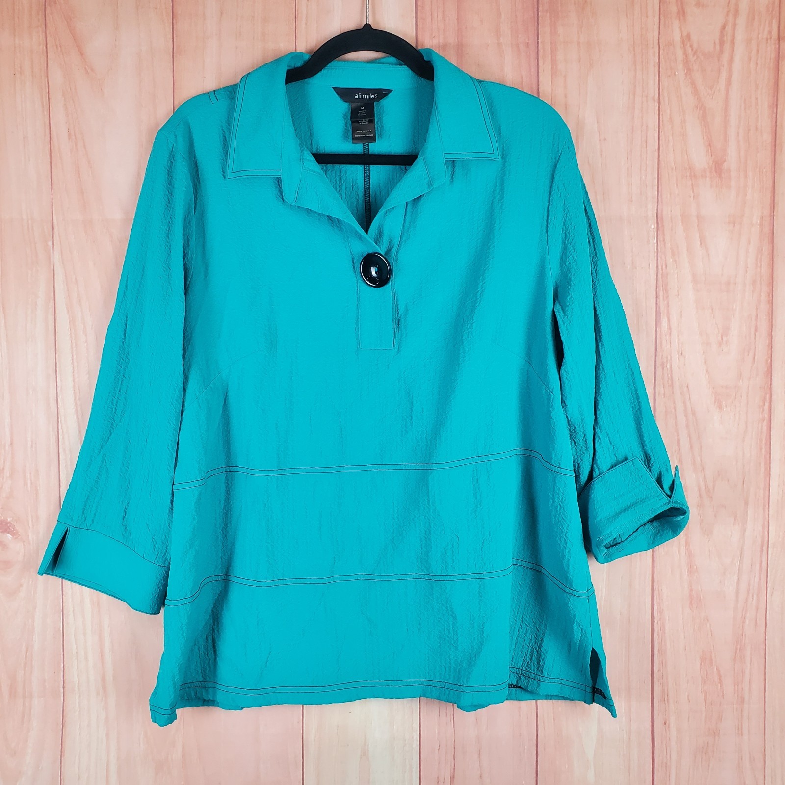 Ali Miles Womens Top Sz Medium Turquoise Notched Neckline Collared Black Button