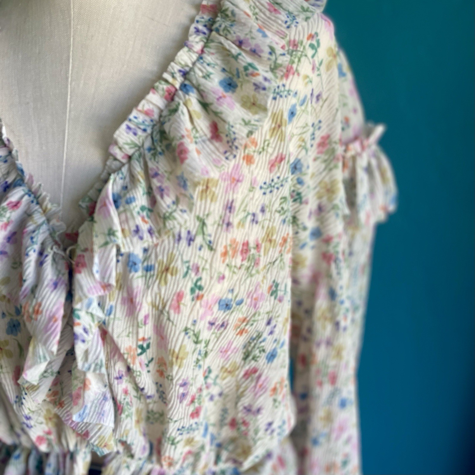 Anthropologie Womens Floral Mesh Ruffle Smocked V-Neck Puff Blouse L Boho Pretty