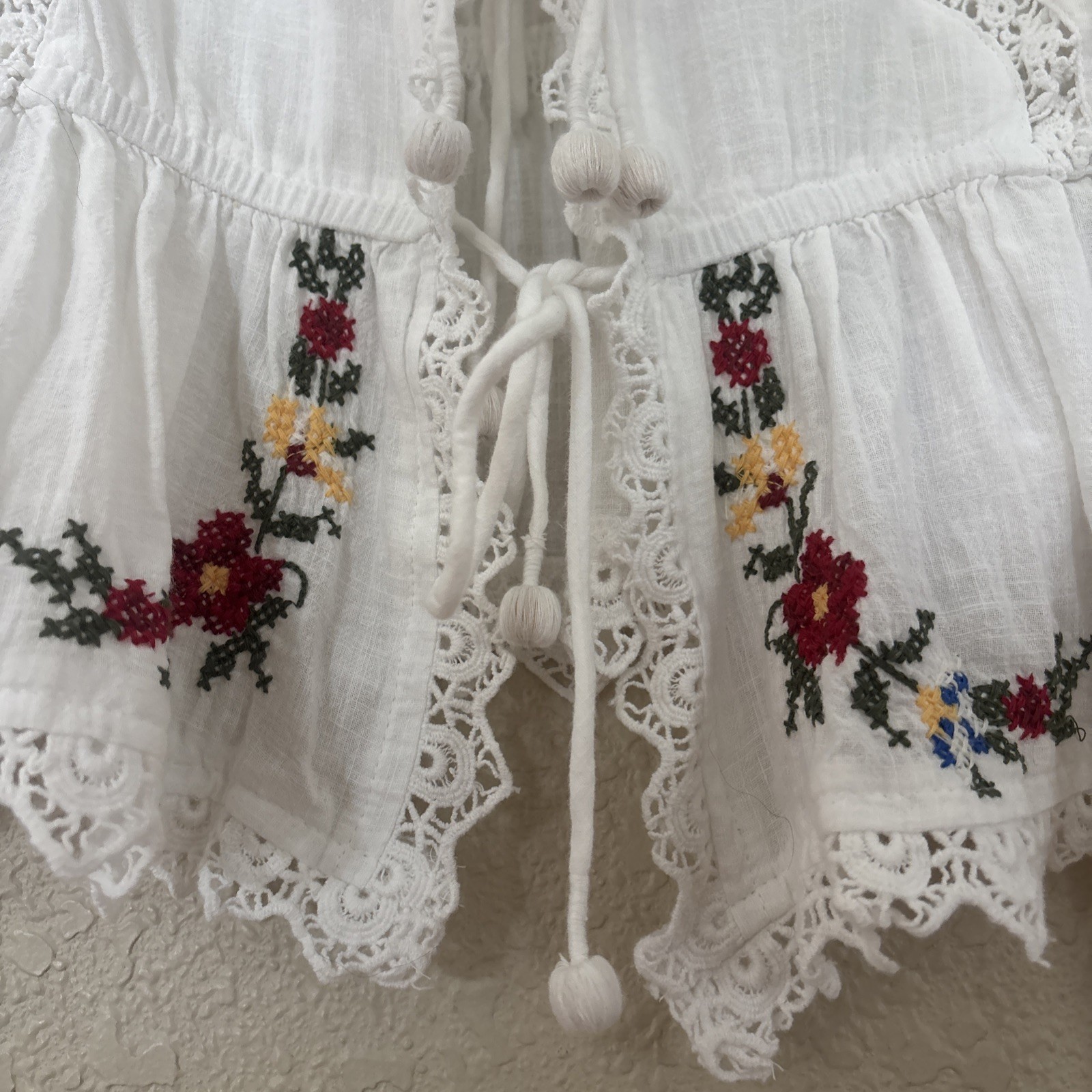 Jennifer & Grace Free Top Embroidered Floral Tunic Peasant White Front Ties Sz M