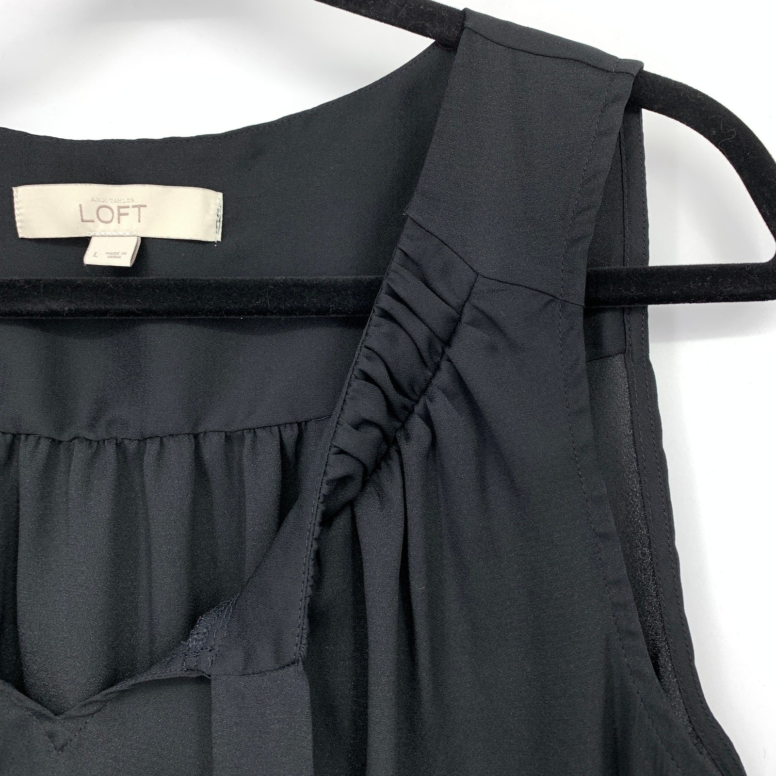 Loft Tie Neck Sleeveless Blouse Womens Size Large Black Pleated Neckline
