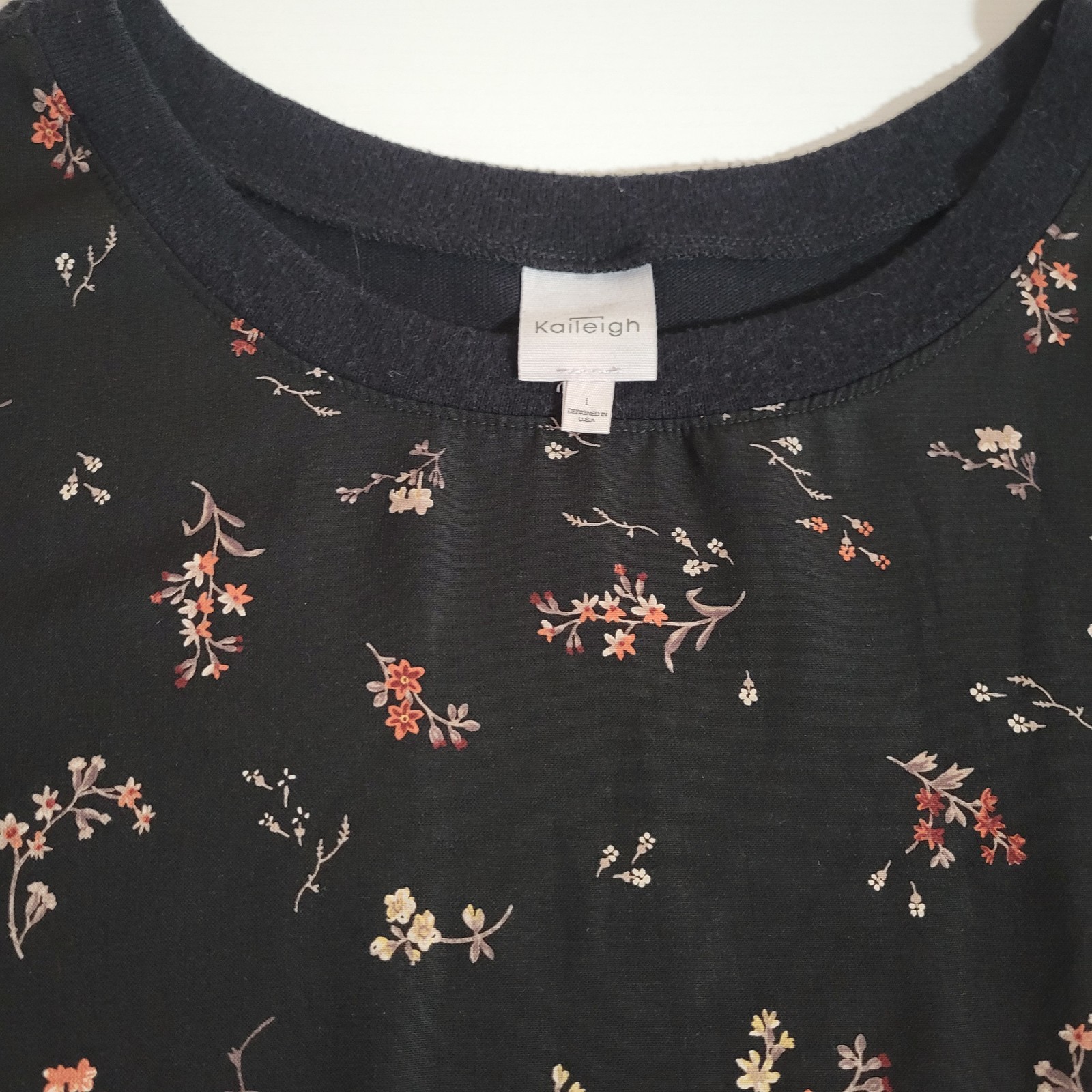 Kaileigh Womens Top Size L Long Sleeve Floral Black Pullover Blouse 1681