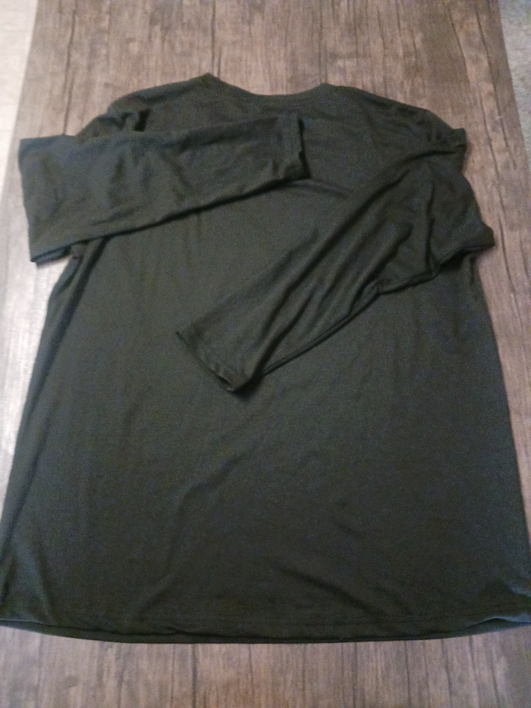 Long Sleeve T-Shirtwomens .size L. made As Polyster And Elastine.Similar Color