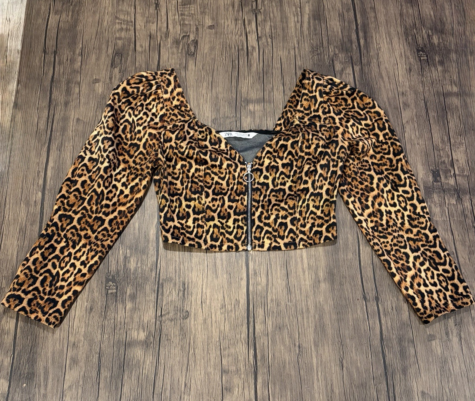 Zara 3/4 Sleeve Sweetheart Neck Zip Up Crop Top Cheetah Print Small Long Sleeve
