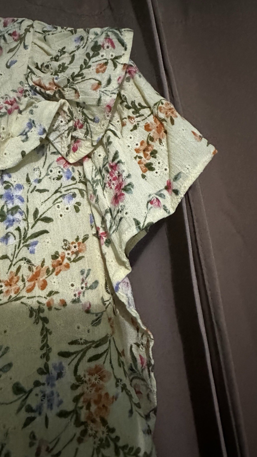 CURE. Women’s L Ivory Floral V-Neck Flutter Sleeve Ruffle Pullover Blouse