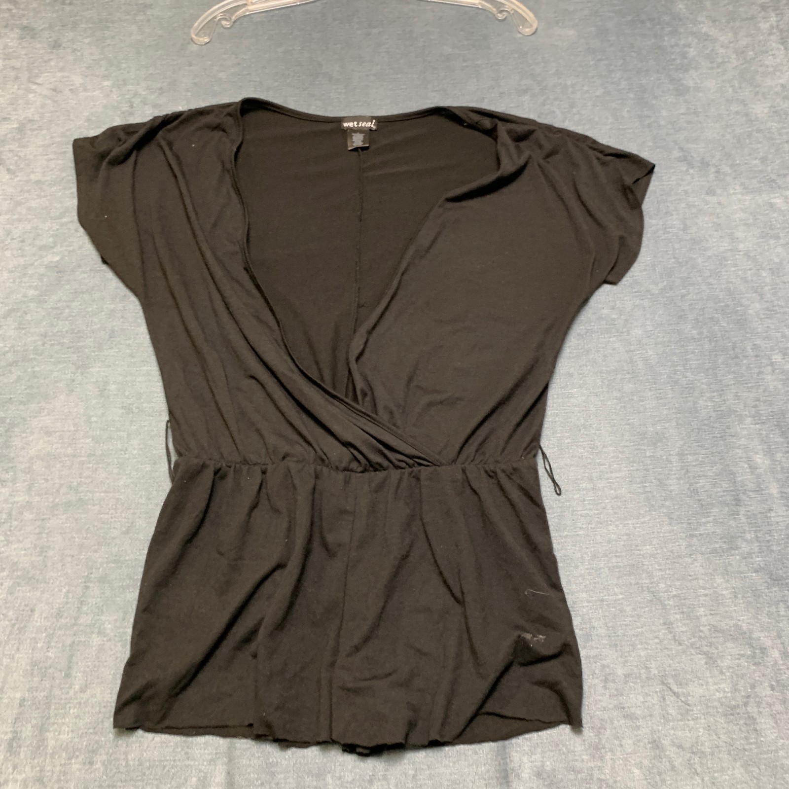 Wet Seal Blouse Top Womens L Black Surplice V-Neck Pleated Short Sleeve Pullover
