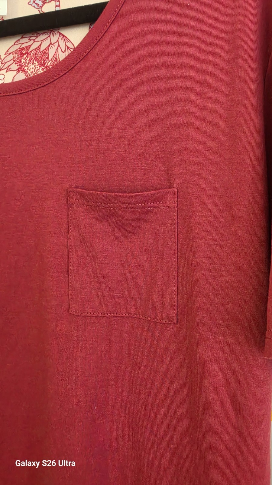 Flora Nikarooz Women’s TShirt Size Medium Red Pink Basic Tee Comfy Easy Care NWT