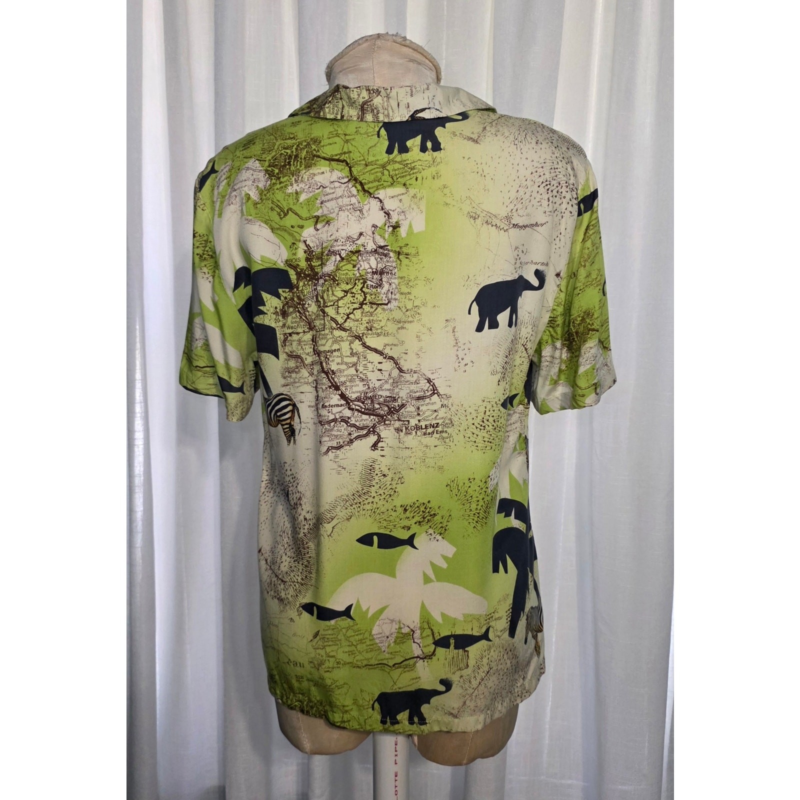 Judith Hart Sport Vintage Size 8 Short Sleeve Top African Safari Zebra Animals