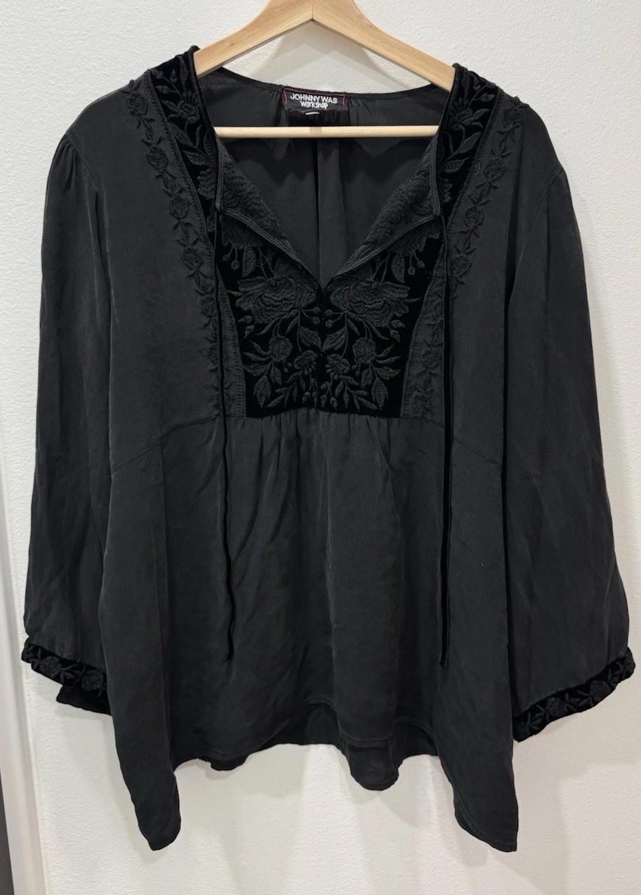 Johnny Was Workshop 100% Silk Embroidered Black Tunic Blouse Women’s XL