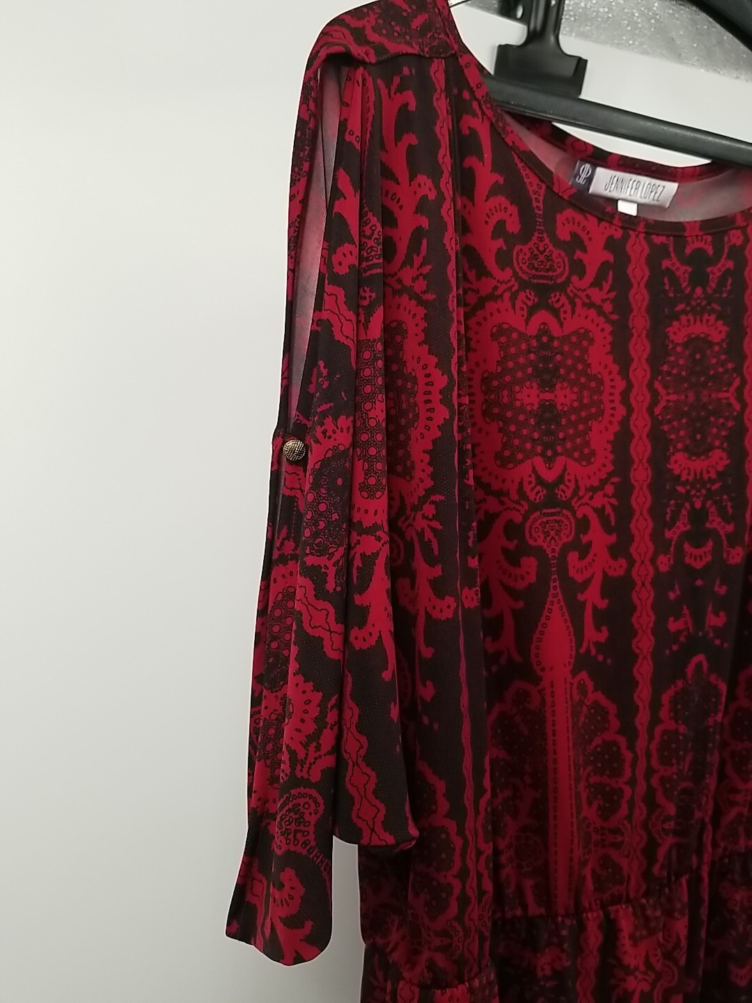 Jennifer Lopez JLO Stretchy Top Blouse Size Large L Red Black Print Slit Sleeves