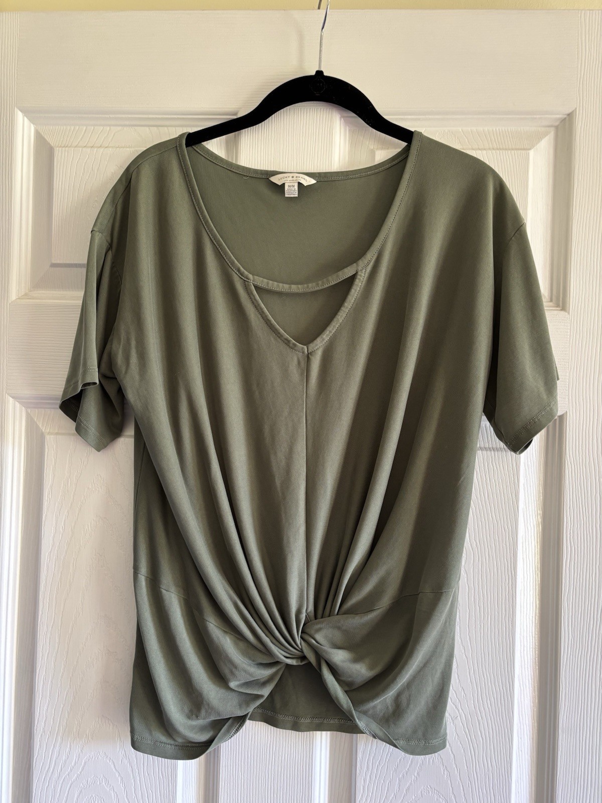 Lucky Brand women’s olive green blouse with keyhole cutout neckline -Medium