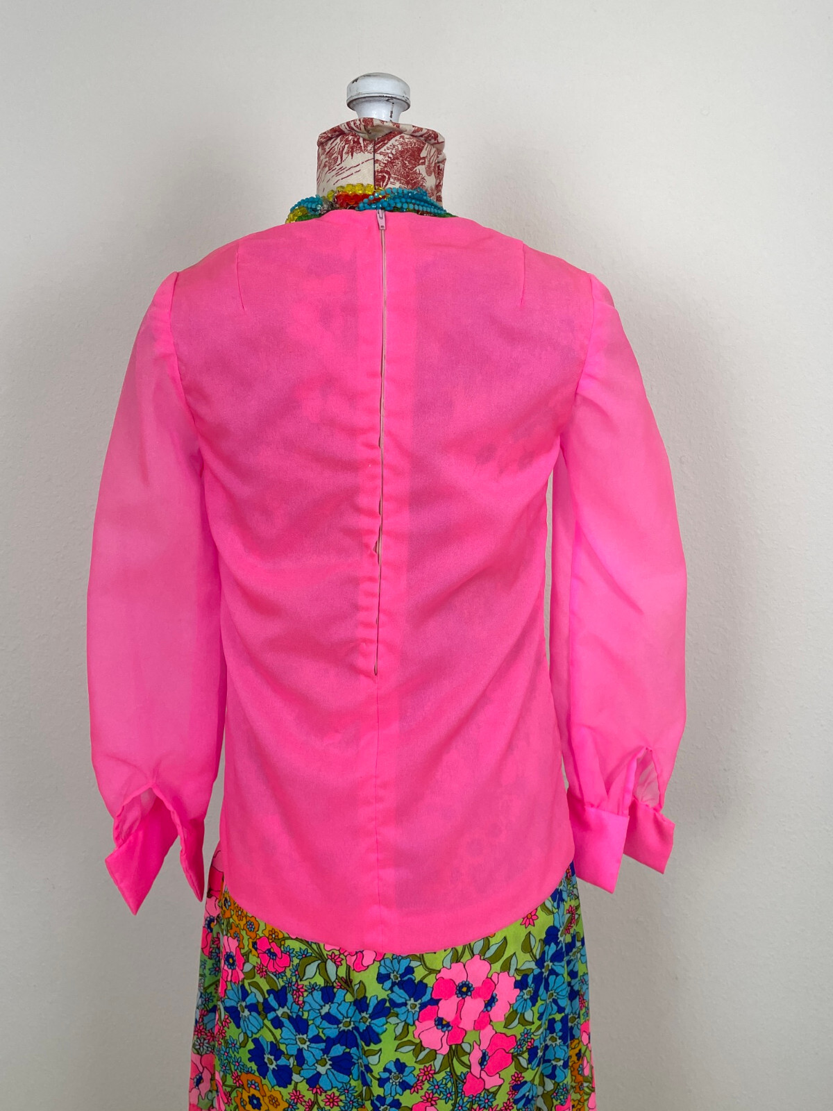 Vtg 60s 70s PSYCHEDELIC PINK BLOUSE Neon Bright Colorful Hippie Hostess Shirt XS