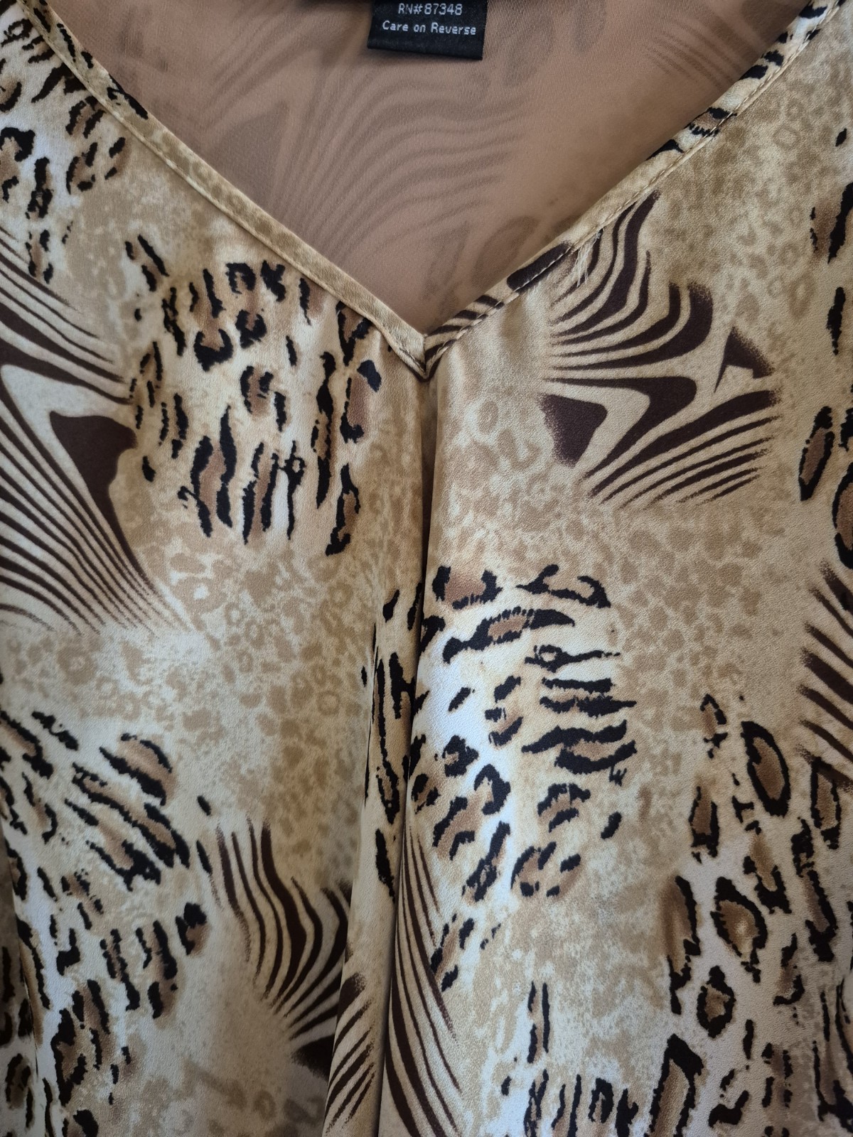 ROBERT LOUIS Blouse – L – V-Neck, Tiered Flutter Cap Sleeves, Lined