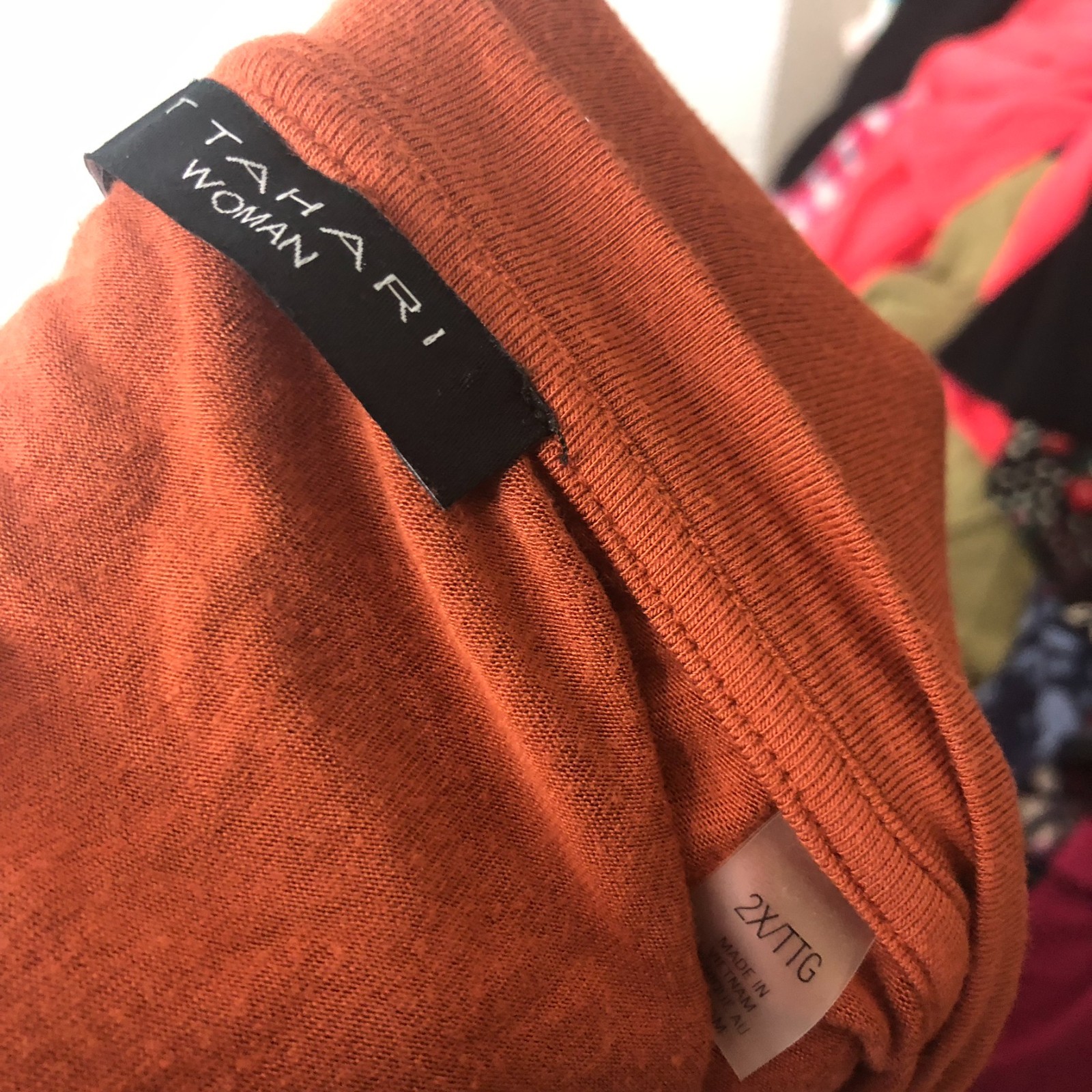 T Tahari Women’s Size 2X Short Sleeve Tunic Tee Shirt V Neck Solid Orange Casual