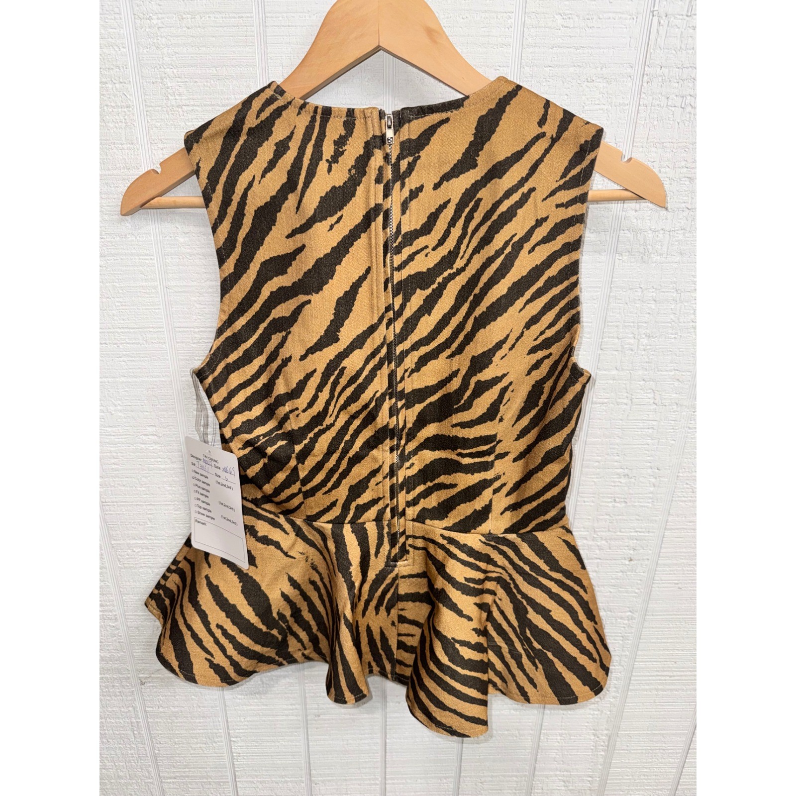 Entro Peplum Top Women Tan Black Tiger Animal Print Sleeveless T31161 Small