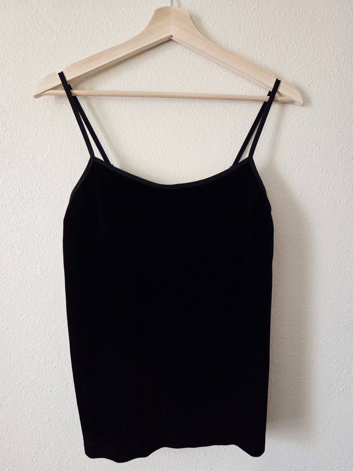 CHICOS Black Velvet Camisole Size 1 M Cami Casual Tank Built-in Bra Stretch