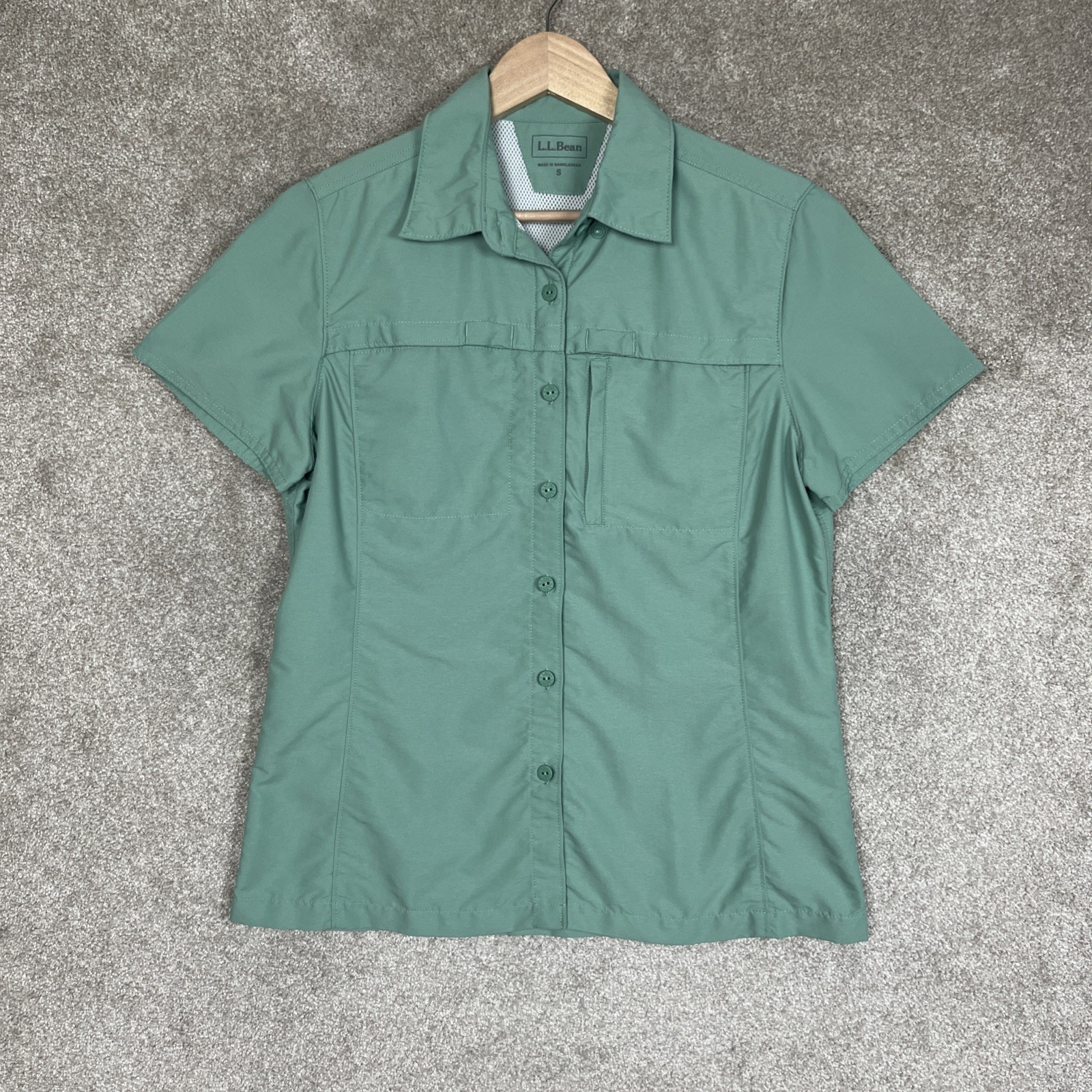 LL Bean Shirt Womens Small Green Nylon Blend Short Sleeve Button Vented- 4829