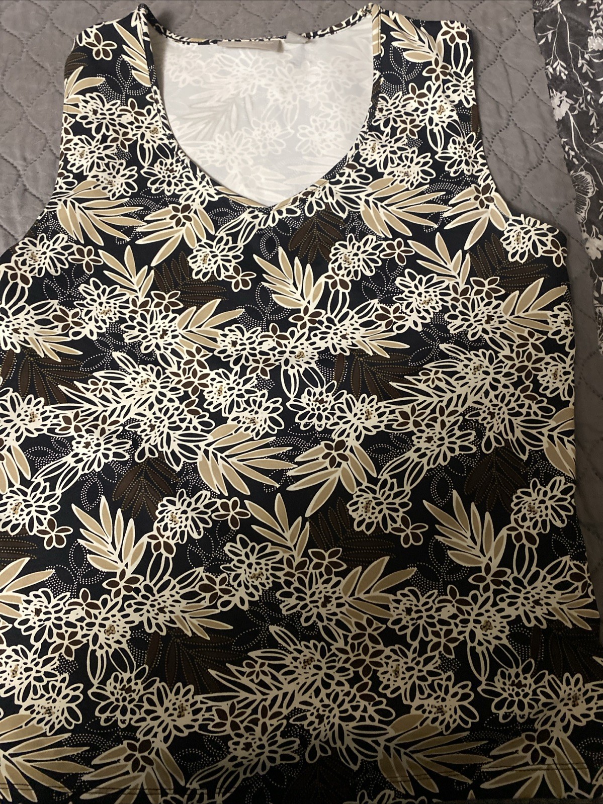 Womens Shorts 12 @ Sz 12 And 3 Tops Size medium Tops